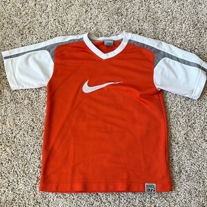 Nike kids jersey. Size M